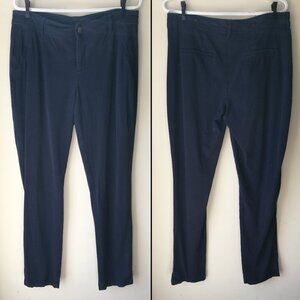 [Denver Hayes] Mia Mid Rise Slim Straight Jeans | 10x32 | Good